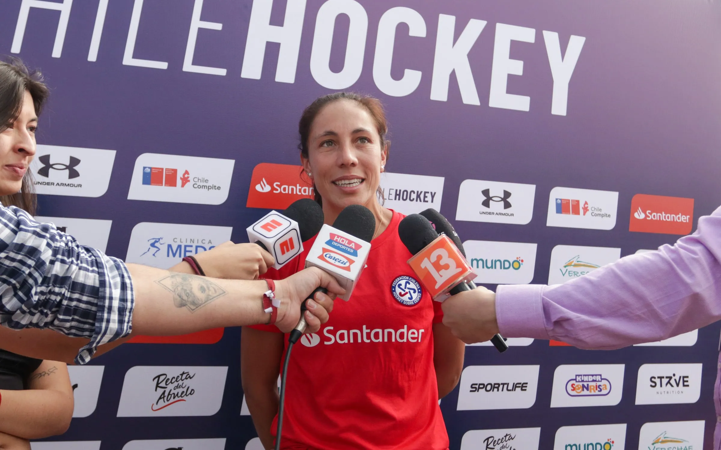 Jugada de ataque de la selección chilena femenina de hockey césped